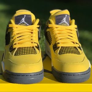 Jordan Retro 4 “lightning”